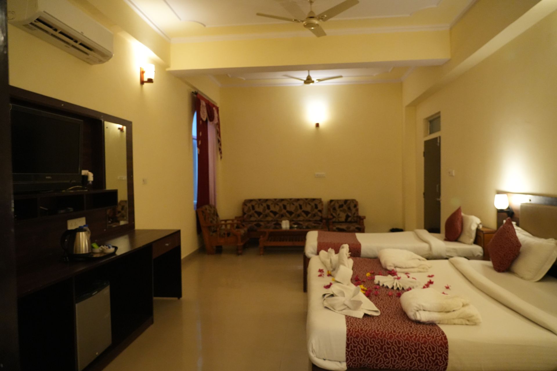 Deluxe Rooms - Siddhi Vinayak Resort 8