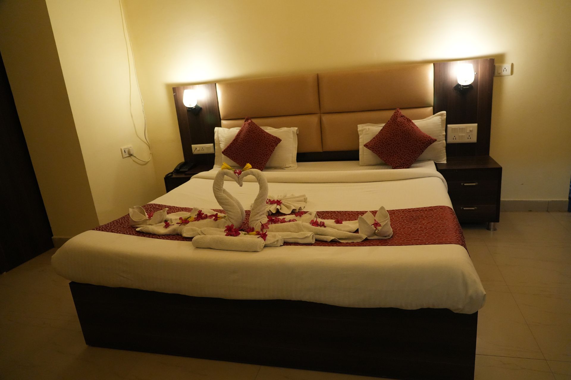 Deluxe Rooms - Siddhi Vinayak Resort 9